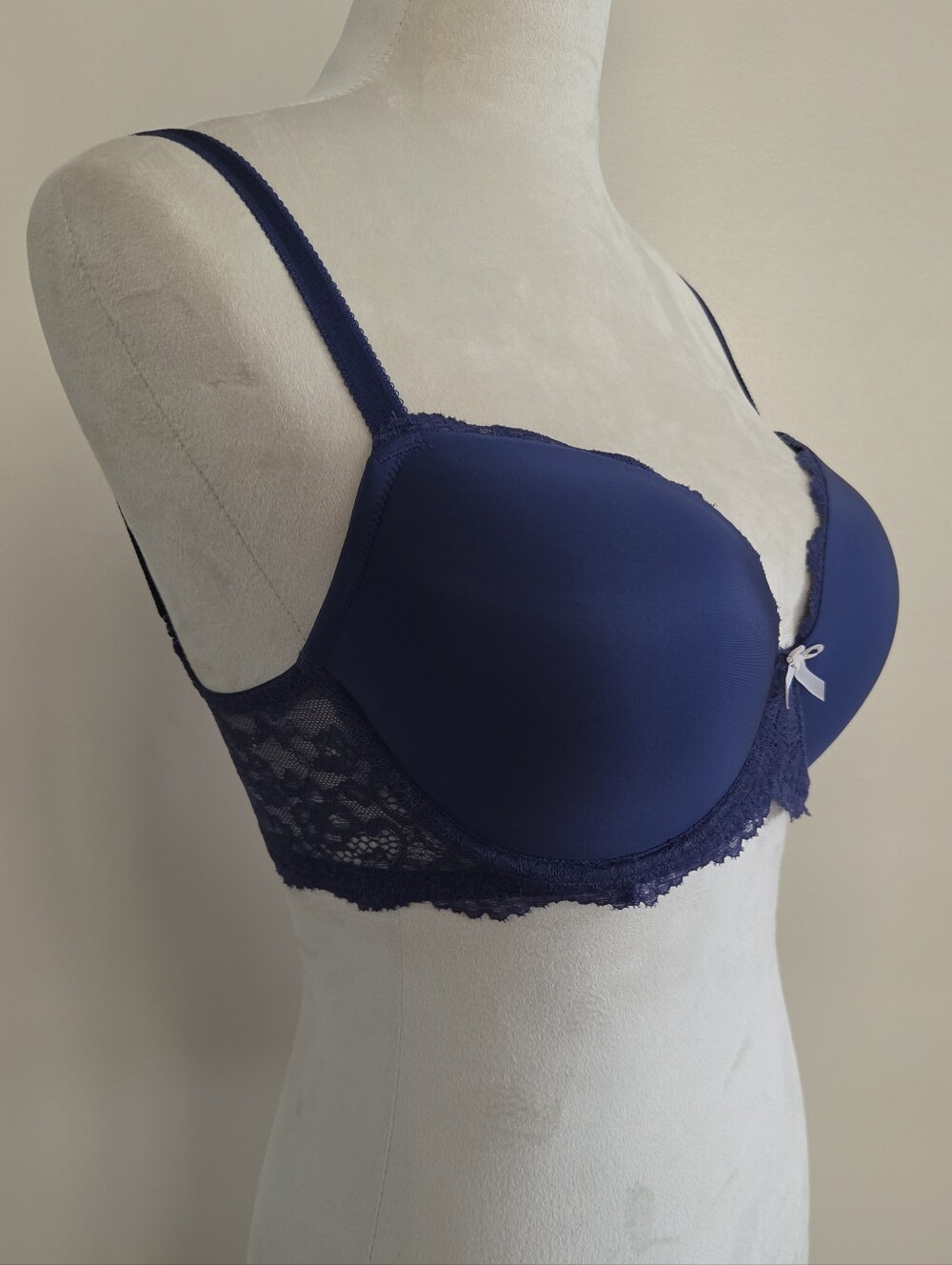 Victoria's Secret Dream Angels Navy Bra with Lace Trim and Contrast Bow